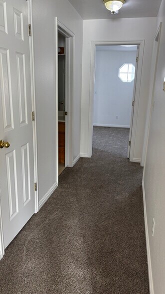 Building Photo - 631 W 20 N