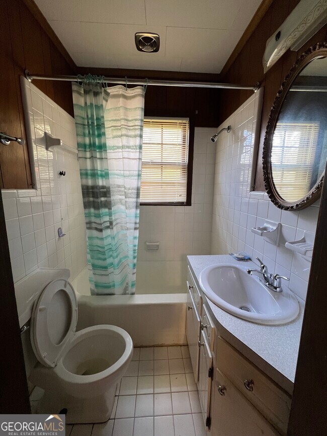 Building Photo - 115 Old Stone Rd