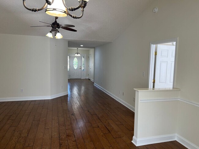 Building Photo - 154 Regency Dr