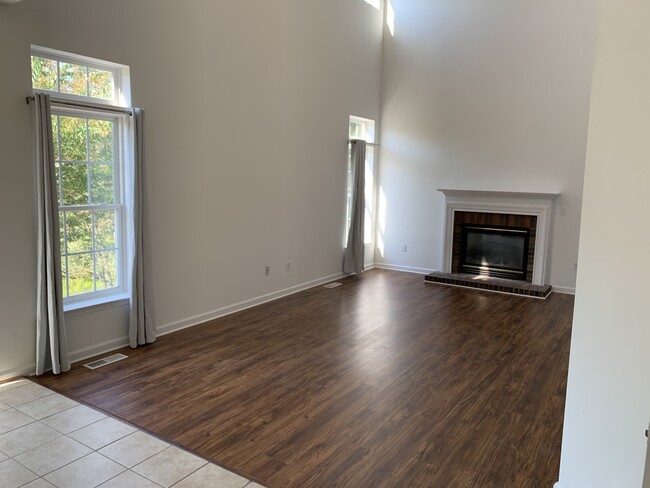 Building Photo - 18 Crimson Way