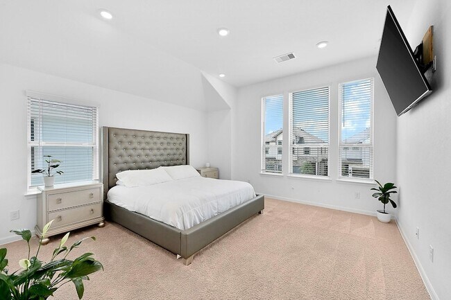 Building Photo - 4027 Balboa Dr