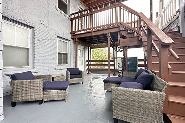 Building Photo - No Fee! Avl now! Renovated 3BR in downtown Beverly w/AC, laundry!