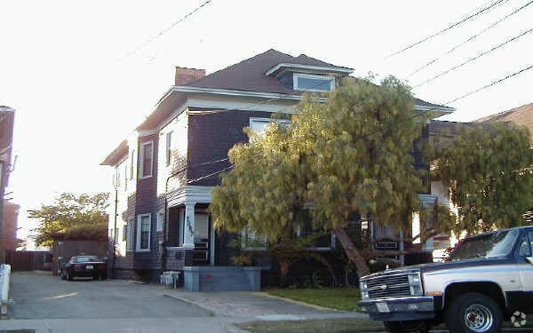 Building Photo - 1087 Park Ave