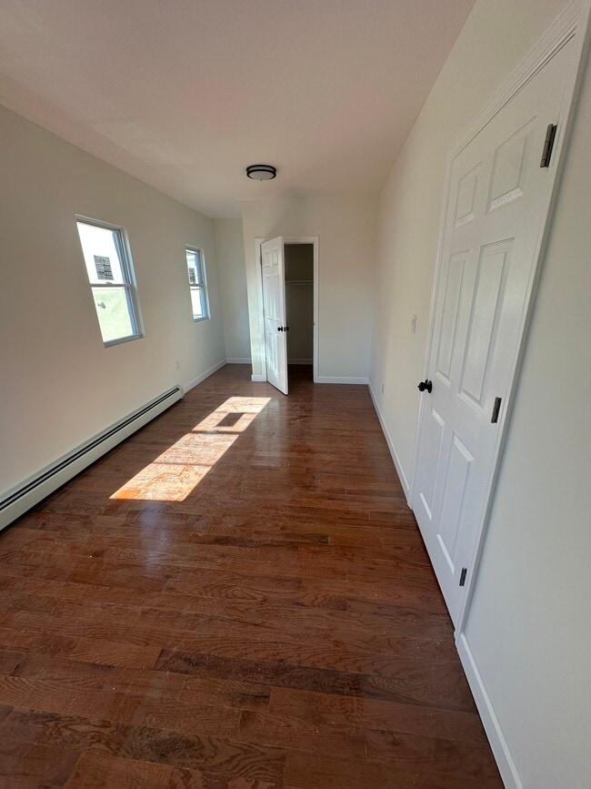 Building Photo - 2-27R-27 Beach 99th St