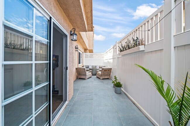 Building Photo - Fully Furnished Rental Imperal Beach