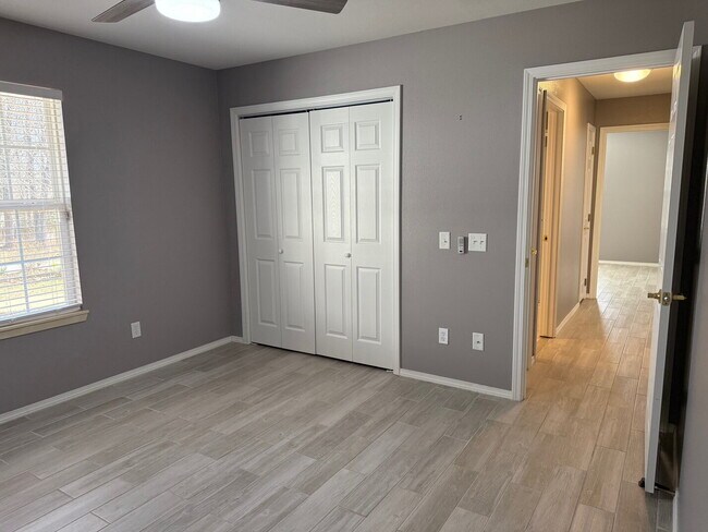 Building Photo - Charming 2-Bedroom in Bella Vista with Large Fenced Backyard!