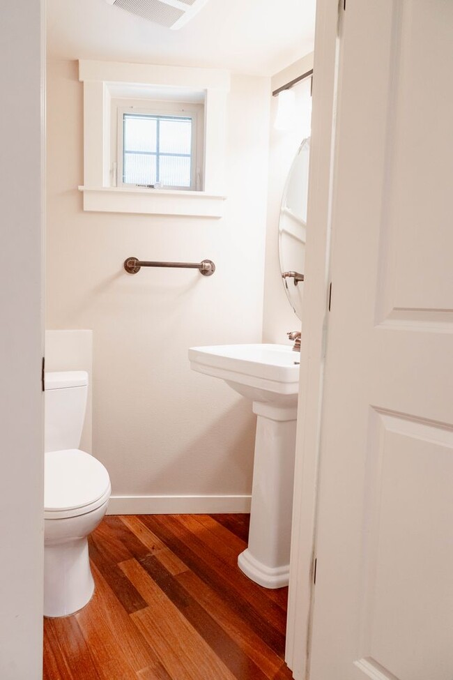 Building Photo - Townhouse Move-In Special – Half Month Free! Beautiful townhouse 3 beds 2.5 baths and garage.