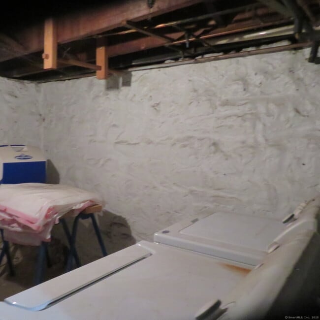 Building Photo - 57 Artisan St