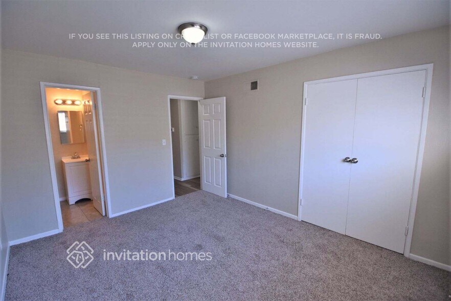 Building Photo - 2815 St Elmo Dr