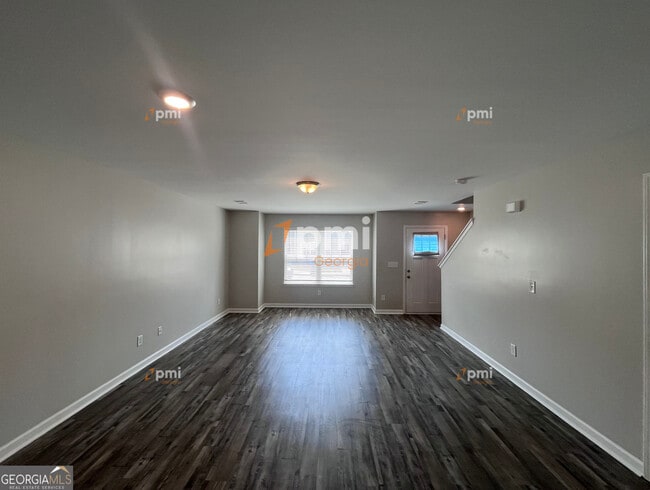 Building Photo - 325 Ashigan St