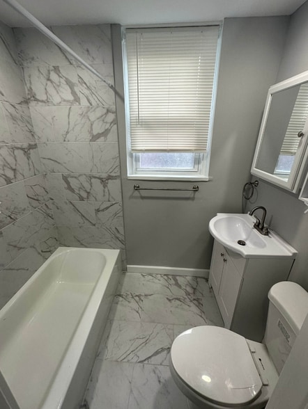 Building Photo - 615 Vernon Rd