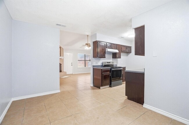 Building Photo - 416 Colonial Pl