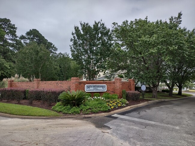 Building Photo - Adorable Two Bedroom Two Bath Condo - Just...