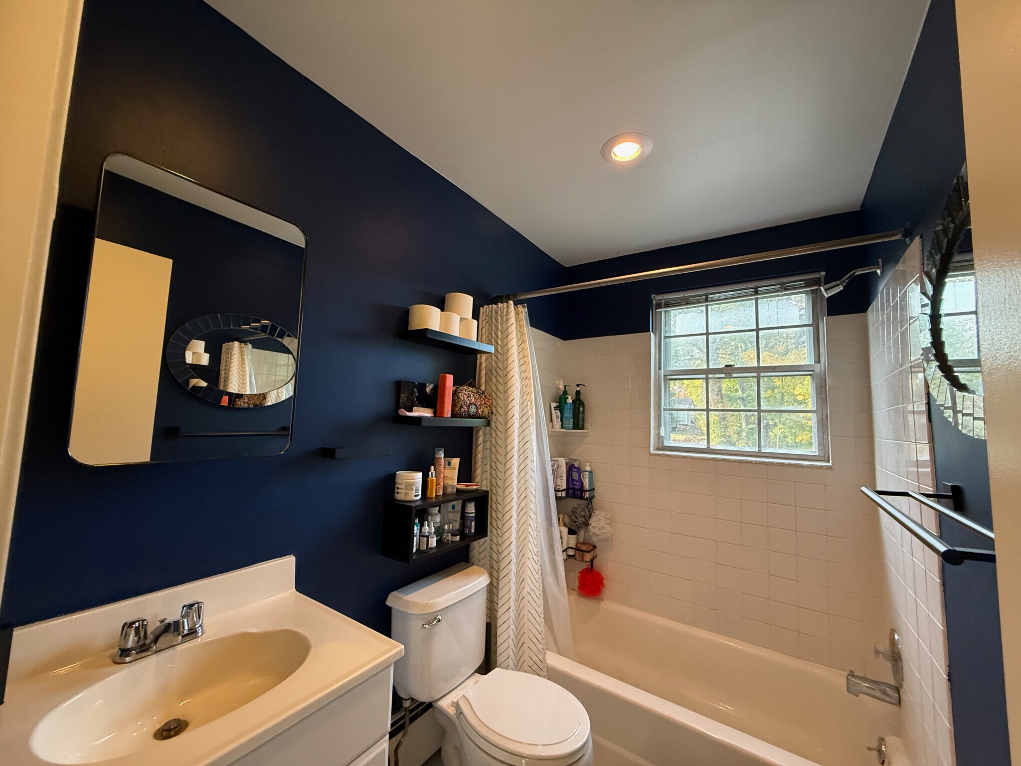 Building Photo - 1011 Montgomery Ave