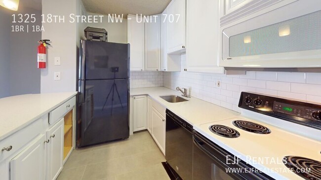 Building Photo - City Living! Stunning One Bedroom W/All En...