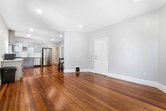 Primary Photo - 40 Creighton St