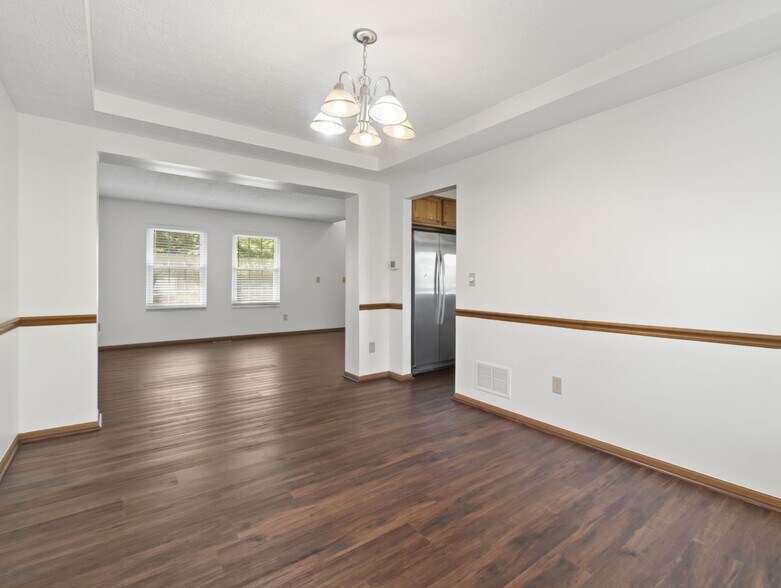 Building Photo - 2236 Golden Meadows St