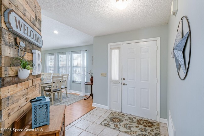 Building Photo - 4351 Silver Lake Dr