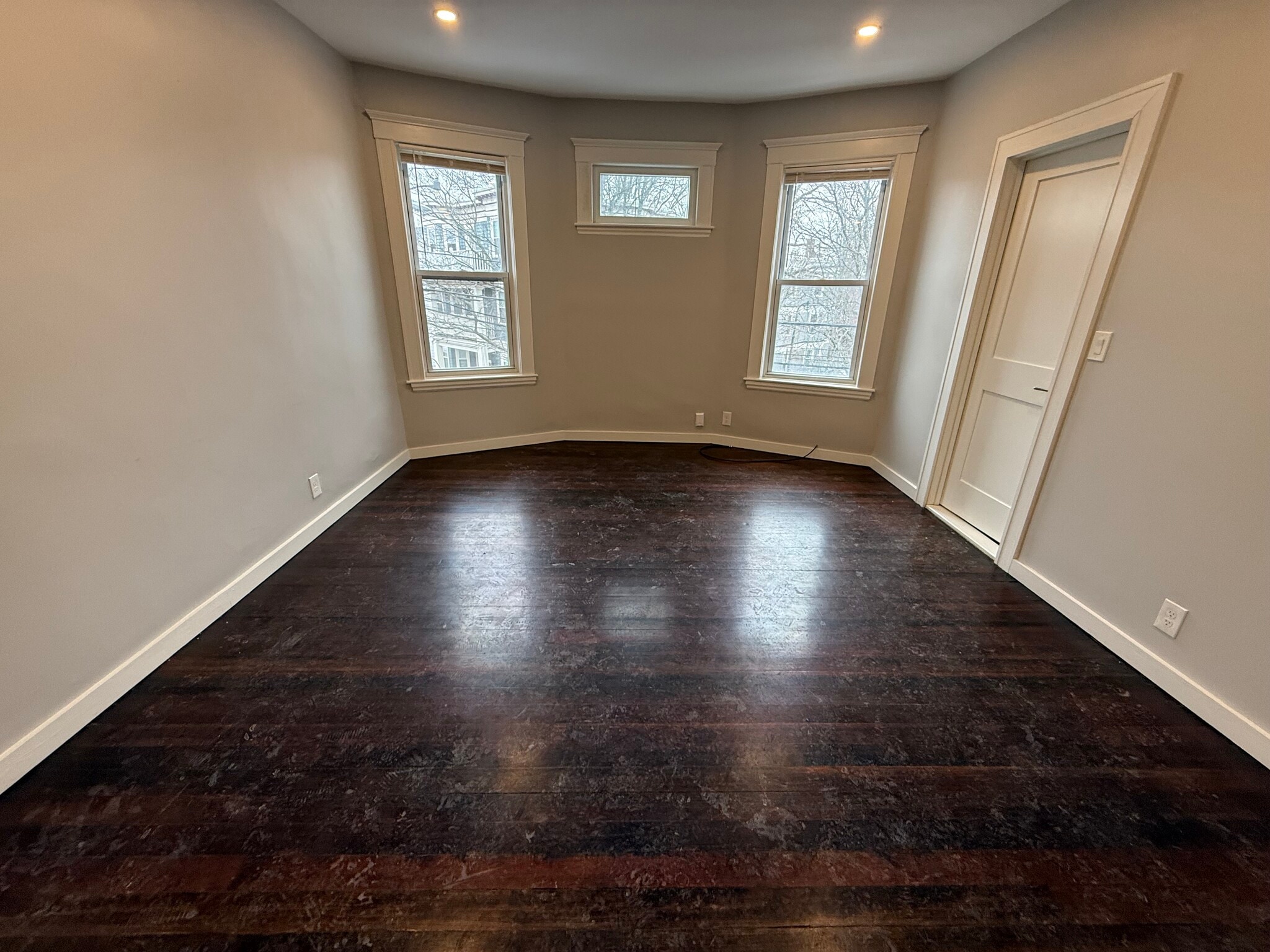 Building Photo - 19 Chase St