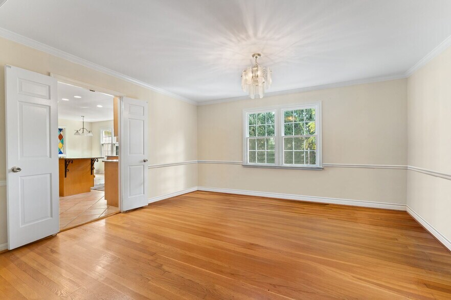 Embassy-sized separate Dining Room - 9 Snug Hill Ct