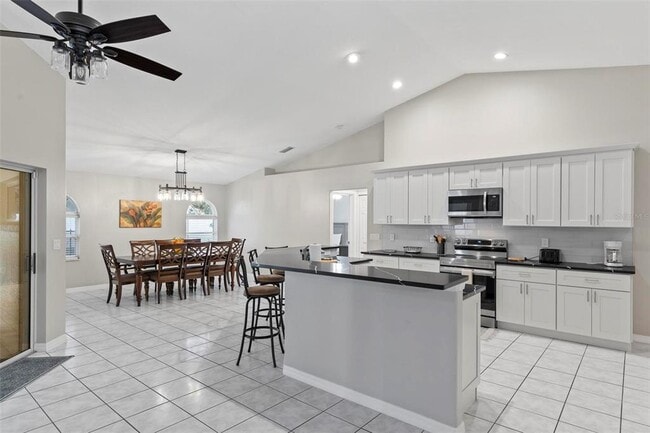 Building Photo - 61 Farmsworth Dr