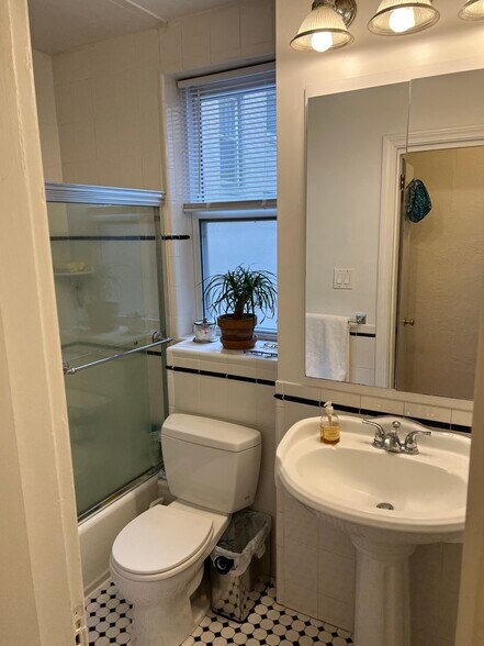 Building Photo - 1750 Commonwealth Ave