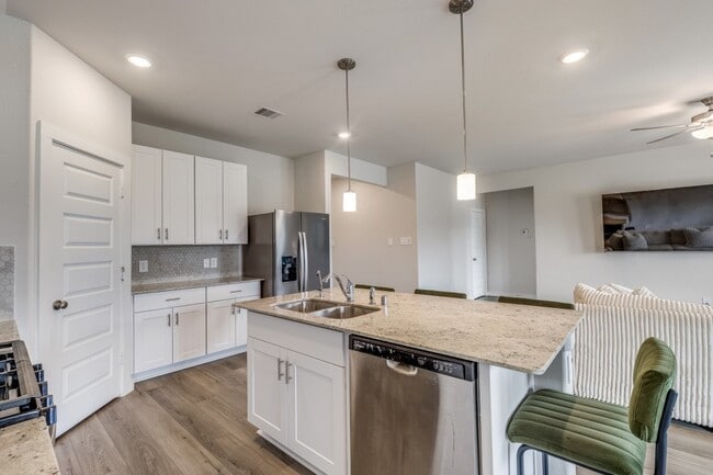 Building Photo - 1318 Cascade Hls Dr