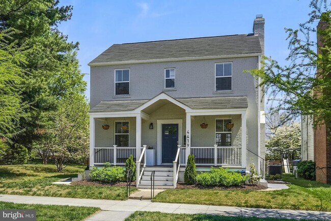 Building Photo - Newly Renovated Single Family home with Off Street Parking