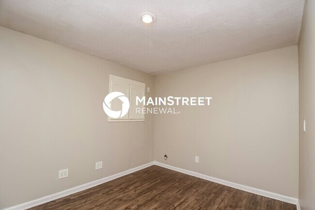 Building Photo - 3 Bedroom Pet-Friendly Home in Shawnee, KS with Main Street Renewal
