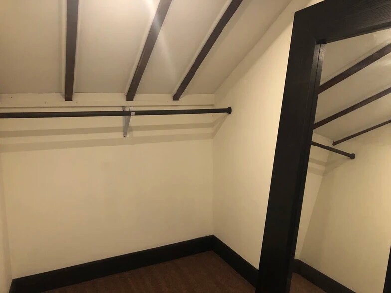 Building Photo - 629 N College Ave