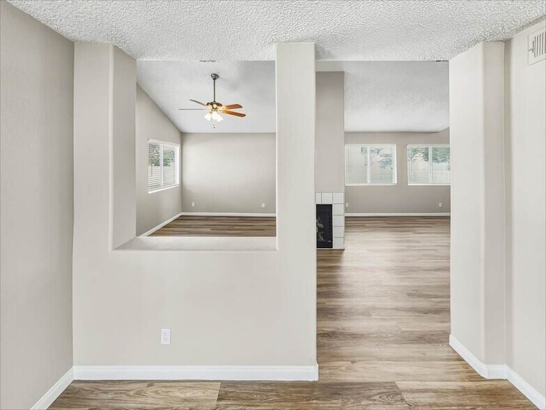 Building Photo - 3301 Hyannis Cir
