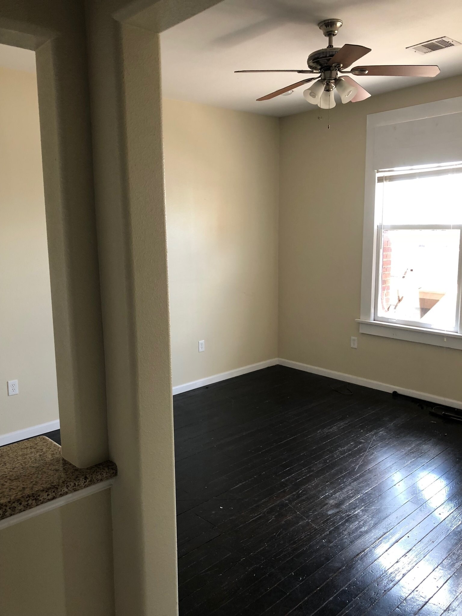 Building Photo - 524 23rd St