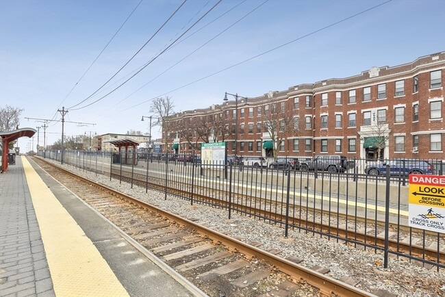 Building Photo - 1568 Commonwealth Ave
