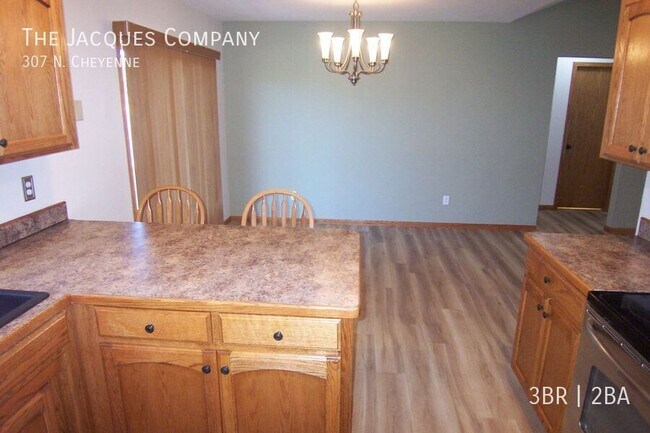 Building Photo - 307 N. Cheyenne-