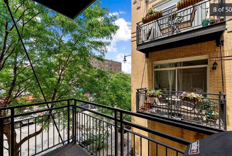 Building Photo - 2555 N Clark St