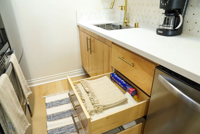 Building Photo - 1773 Torrance St