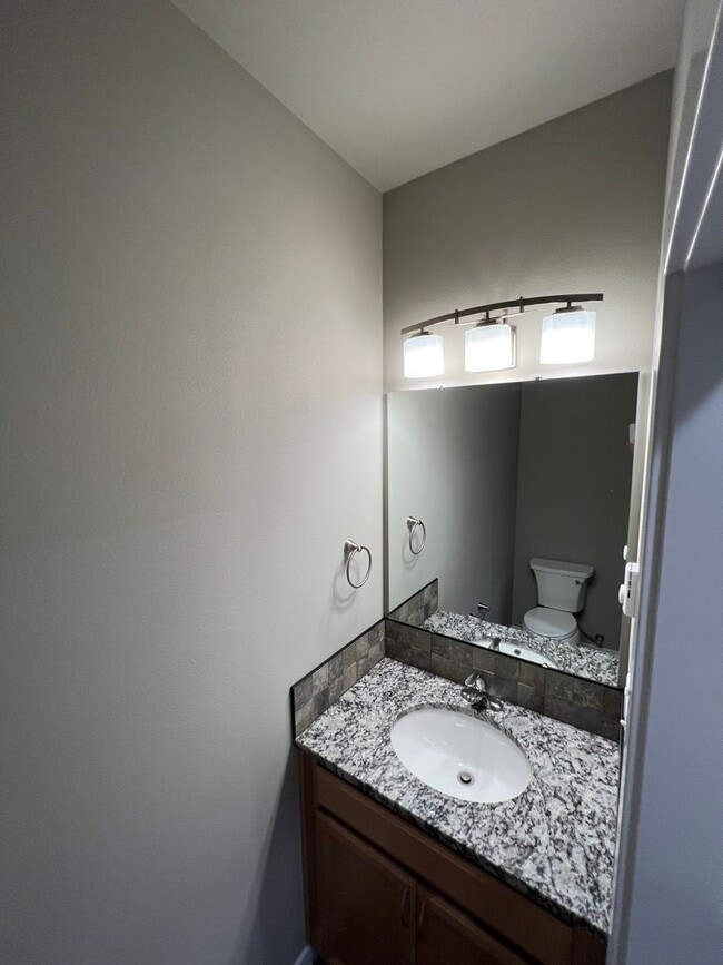 Building Photo - NEW 4 Bedroom / 4.5 Bath Townhome. A/C in every bedroom