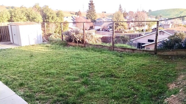 Building Photo - Large 3 Bedroom 2.5 Bath House w/ Garage in Vallejo -- COMING SOON !!!