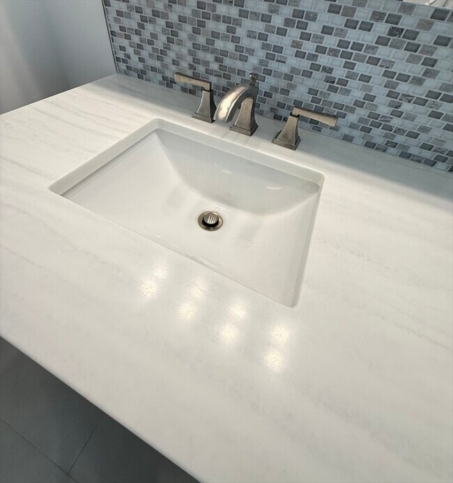 Building Photo - 10 Snake Brook Rd