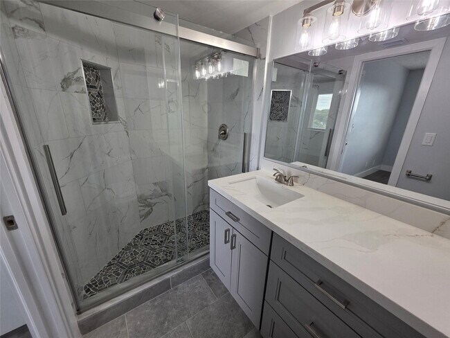 Building Photo - 2108 S Cypress Bend Dr