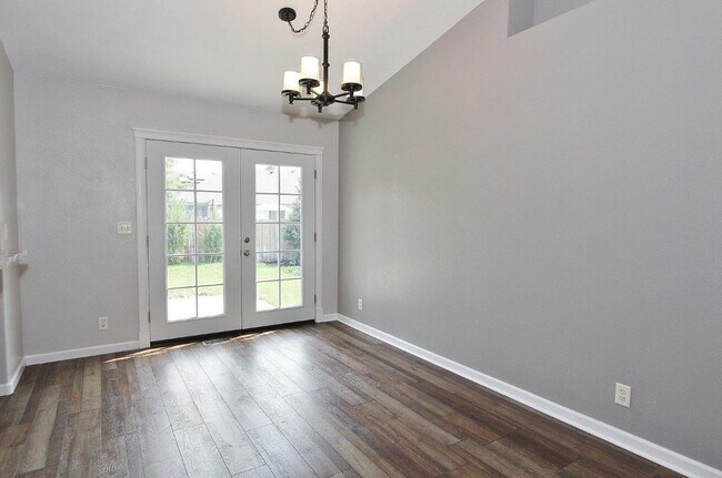 Building Photo - Lovely Single-Level Home
