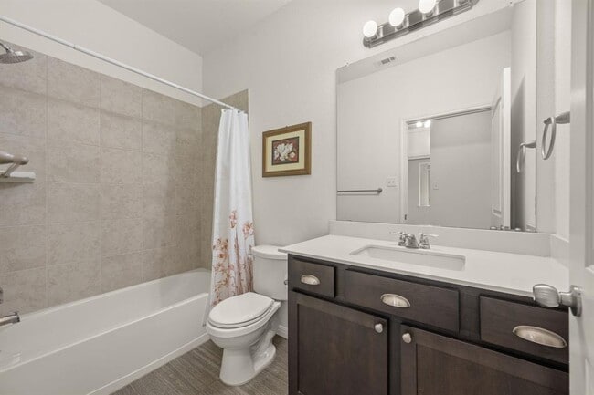 Building Photo - 604 Palmilla St