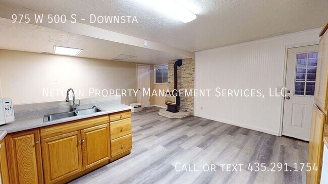 Building Photo - 975 W 500 S
