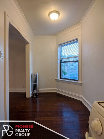 Building Photo - 4647 N Paulina St