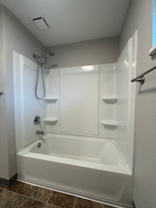 Building Photo - (HUD 414) 2 Bed/1Bath Home