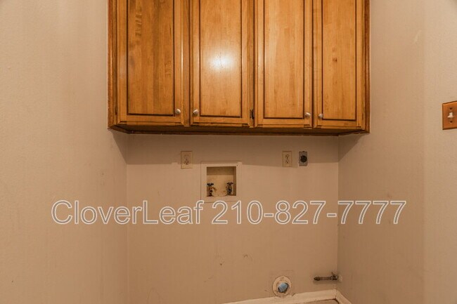 Building Photo - 2907 Burnt Oak St