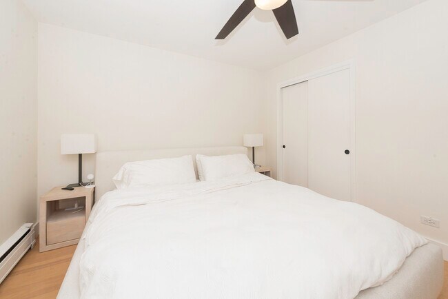 Building Photo - 4030 N Mozart St