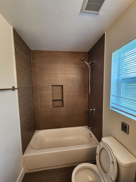 Building Photo - 1629 W Summit St