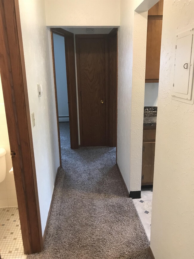 Building Photo - 380 Larpenteur Ave W