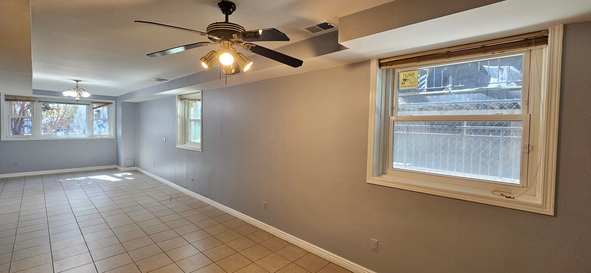 Building Photo - 2444 W Homer St